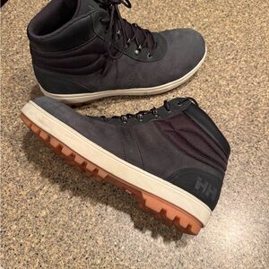 NEW Helly Hansen Men's Black Boots with White trim. SPRING PRICE CUT!